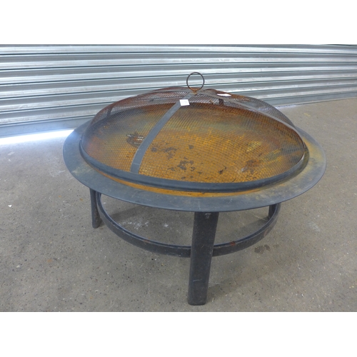 2273 - A round metal fire pit with lid