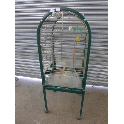 2275 - A parrot/bird cage