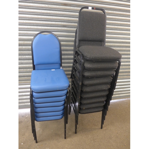 2276 - 16 assorted stackable chairs