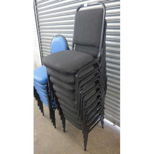 2276 - 16 assorted stackable chairs