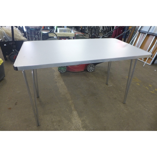 2278 - 16 folding tables and a metal stillage