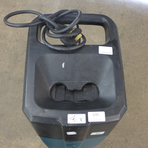 2281 - A 240v, 2500w electric garden shredder