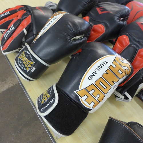 2299 - Sparring gear including gloves, pads, belt, etc.