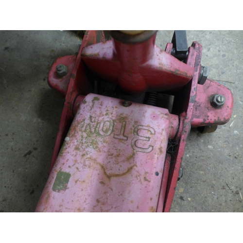 2268A - A 3 ton trolley jack