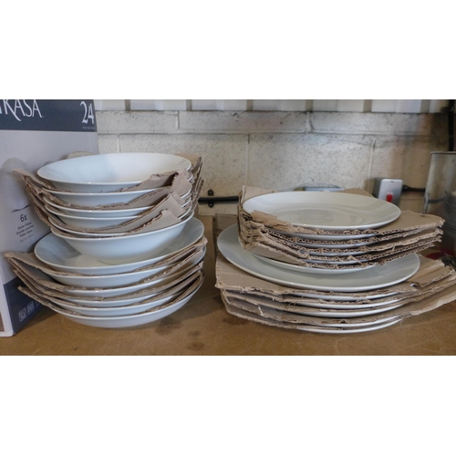 3002 - Mikasa Aspen Porcelain Dinnerware (306-71) * This lot is subject to VAT