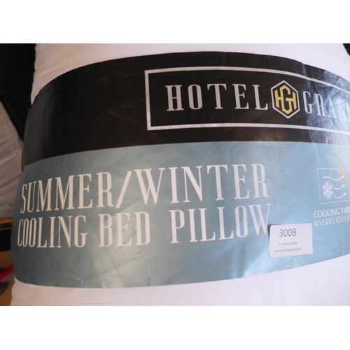 3008 - 3 x Hotel Grand Summer/Winter Pillows (306-351) * This lot is subject to VAT