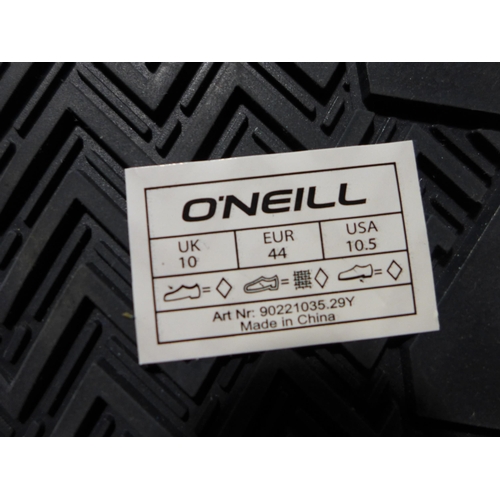 3046 - O'Neill Flip Flops (size: 10) and Clevermade Collapsible 46ltr Eco Crate  (306-317,339) * This lot i... 