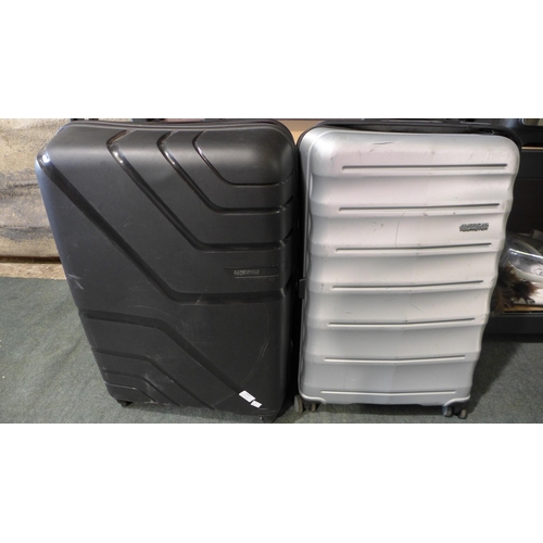 3353 - 2x Damaged Suitcases (306-807)  * This lot is subject to vat