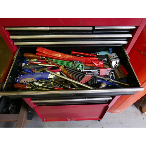 5 - An American Pro 9-drawer topchest and rollcab combi with assorted tools. Item is offered for sale in... 