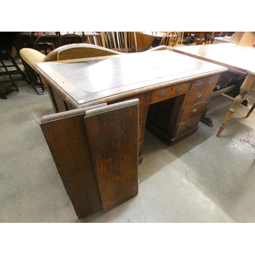 234 - A Victorian oak desk