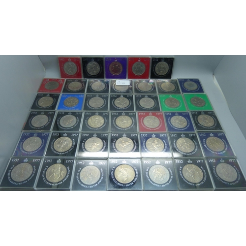 1075 - Forty 1977 Silver Jubilee commemorative crowns