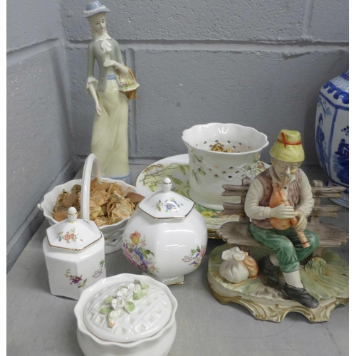 1095 - A box of mixed china including two Aynsley Howard spray lidded pots, a Capodimonte and Lladro style ... 