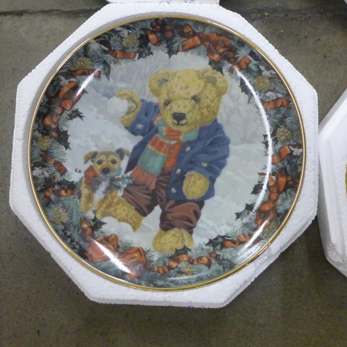 1111 - Teddy Bear collectors plates by Franklin Mint x 6 and other Teddy Bear items **PLEASE NOTE THIS LOT ... 