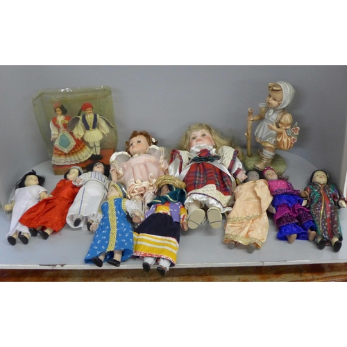 1142 - A collection of dolls including many from different countries