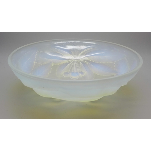 610 - A G. Vallon, France, opaque glass bowl, 23.5cm **PLEASE NOTE THIS LOT IS NOT ELIGIBLE FOR POSTING AN... 