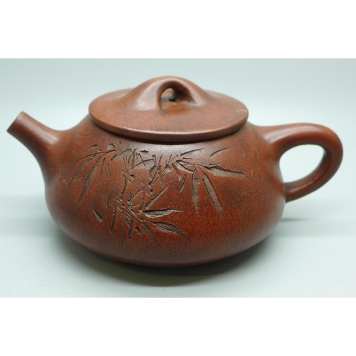 630 - A Chinese terracotta tea pot