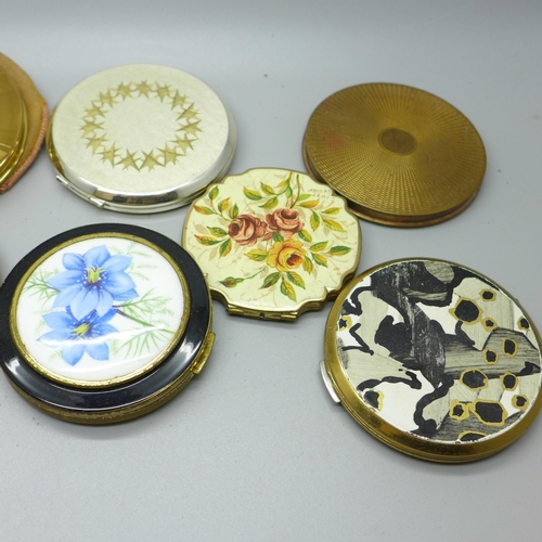 635 - Nine compacts including Stratton and Kigu, and a handbag mirror