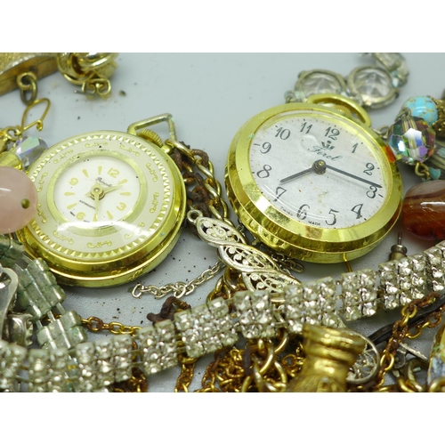 636 - A collection of vintage costume jewellery