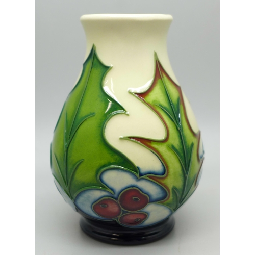 640 - A Moorcroft Holly & Berry vase, Philip Gibson, 2004, boxed, 10cm