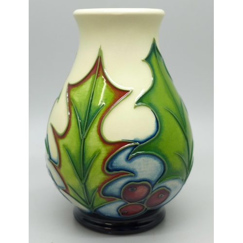 640 - A Moorcroft Holly & Berry vase, Philip Gibson, 2004, boxed, 10cm