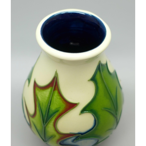 640 - A Moorcroft Holly & Berry vase, Philip Gibson, 2004, boxed, 10cm