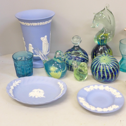 671 - A collection of Mdina glass paperweights, other blue/green glass, a Wedgwood Jasperware vase and two... 