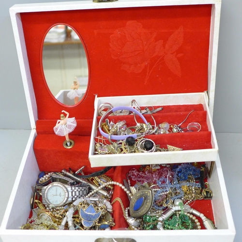 675 - A box of costume jewellery