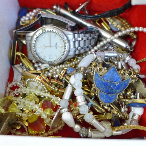 675 - A box of costume jewellery