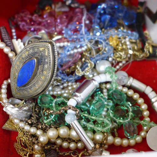 675 - A box of costume jewellery