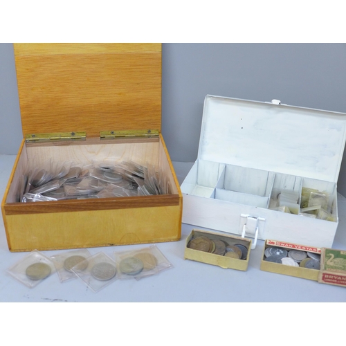 682 - Two boxes of mixed coins