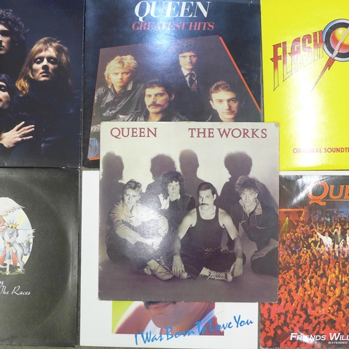 685 - Ten Queen LP records and 12