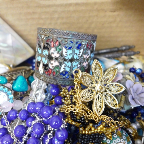 698 - A box of costume jewellery