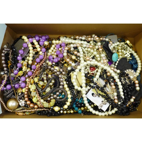 731 - A box of costume jewellery