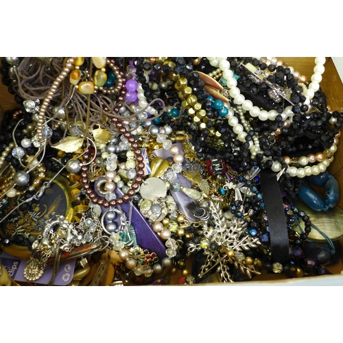 731 - A box of costume jewellery