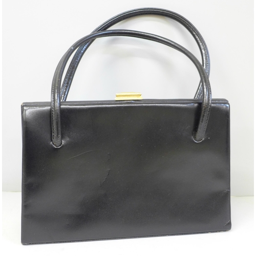 750 - A lady's vintage black leather Waldybag handbag