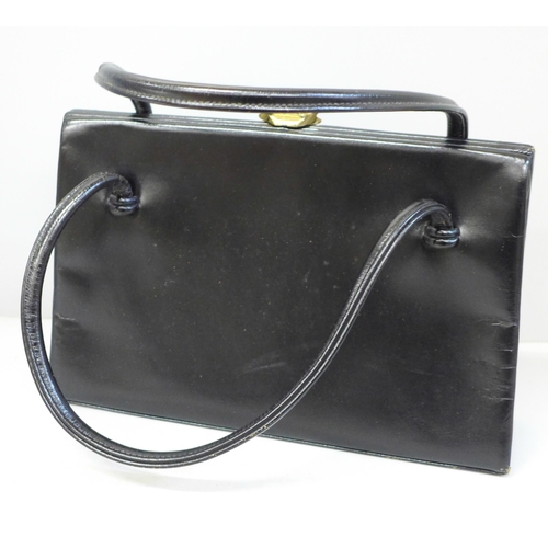 750 - A lady's vintage black leather Waldybag handbag