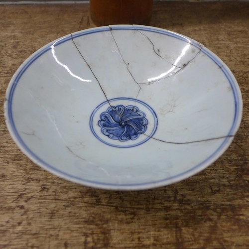 801 - A Chinese plate, dish and a bamboo vase, a/f