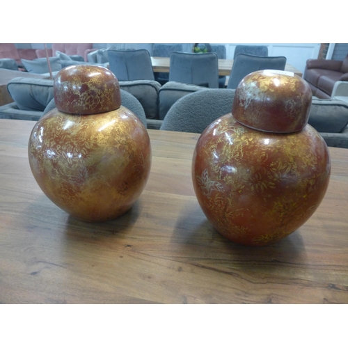 1349 - A pair of ginger jars