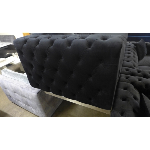 1430 - A Fenzi black buttoned velvet three seater sofa, two seater sofa and armchair * This lot is subject ... 