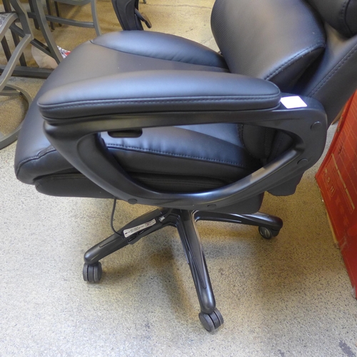 1581 - A Lazyboy leather office chair - hydraulics not working