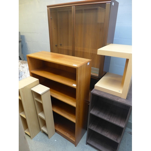 1634 - Assorted shelving units and an occasional table