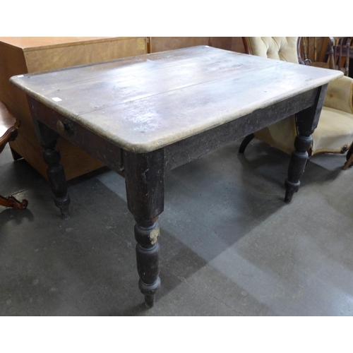 129 - A Victorian pine single drawer scrub top table