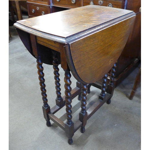 155 - A small oak barleytwist gateleg table