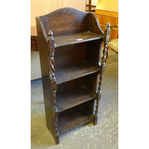 163 - A small oak barleytwist open bookcase