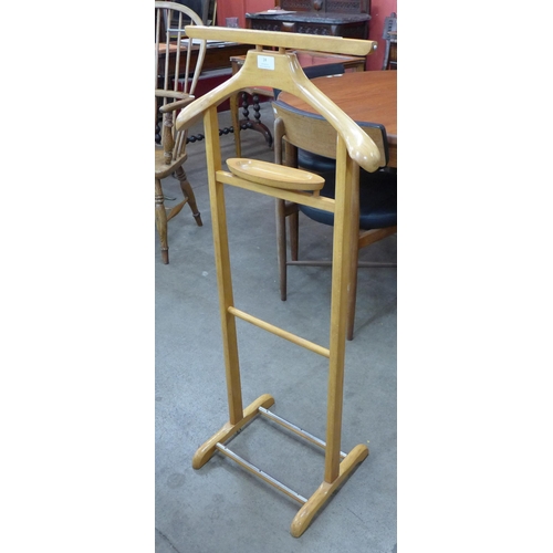 24 - A gentlemans beech valet stand