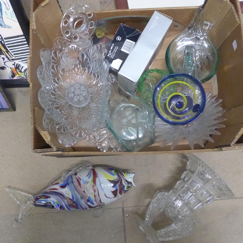 337 - A box of mid 20th Century glass vases, etc.