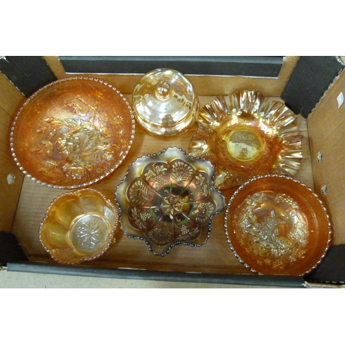 359 - Assorted vintage carnival glass