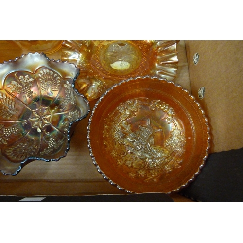 359 - Assorted vintage carnival glass