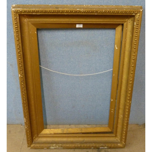 371 - A Victorian gilt wood picture frame