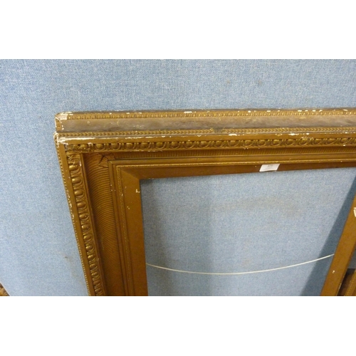 371 - A Victorian gilt wood picture frame